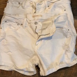 White ripped short shorts women 31 Levi’s hardly worn